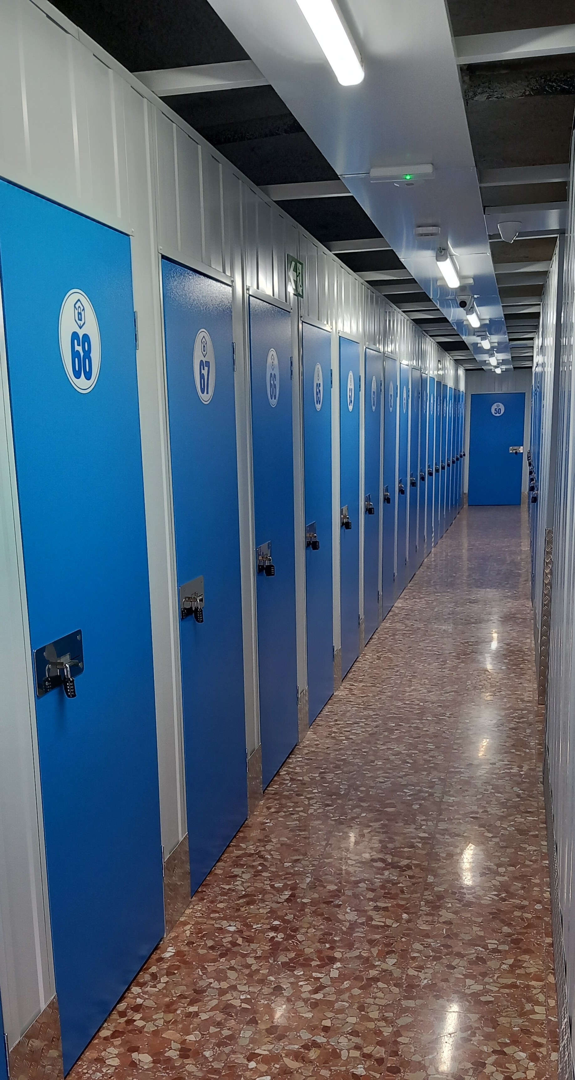 Interior de las instalaciones de Trasteros Open Box